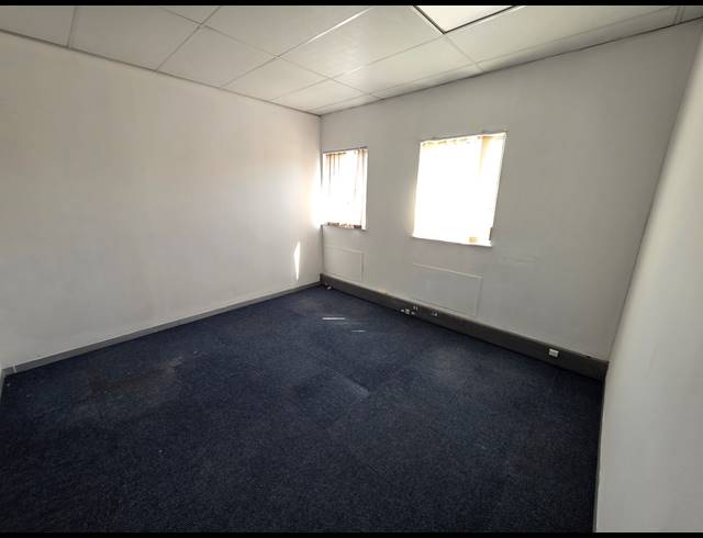550M² WAREHOUSE TO LET IN STORMILL